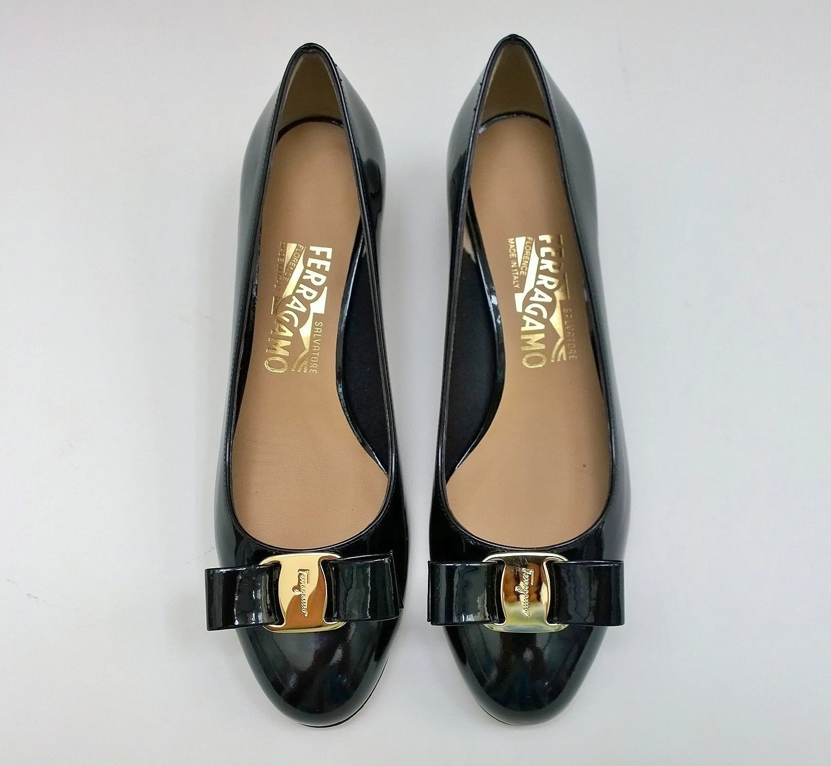 Ferragamo Vara Black Patent Block Heels Bow Shoes in C Width New in Box