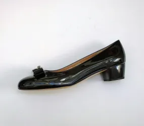 Ferragamo Vara Black Patent Block Heels Bow Shoes in C Width New in Box