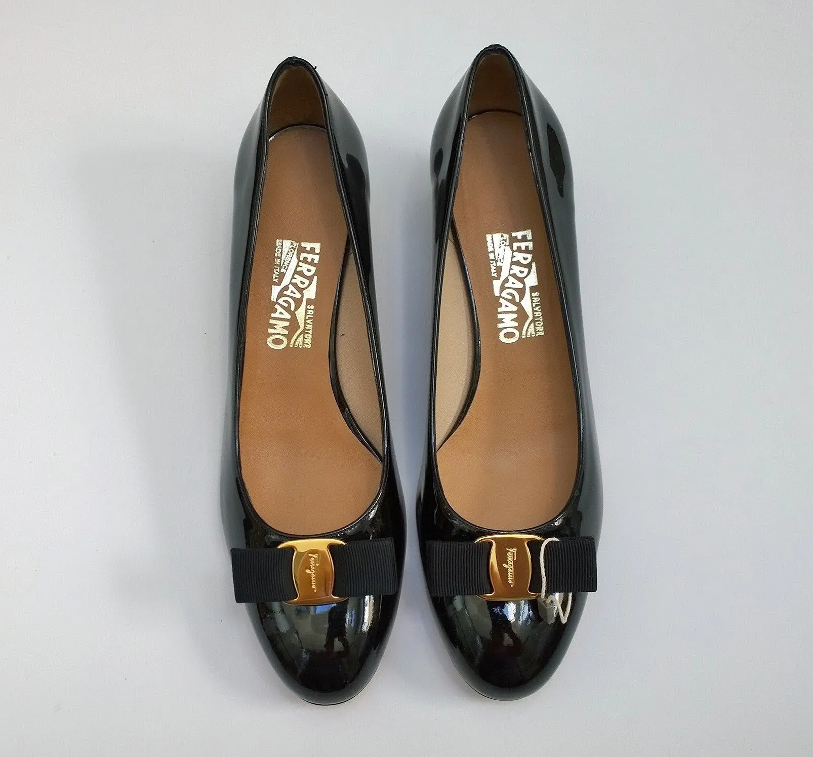 Ferragamo Vara Black Patent Block Heels Bow Shoes in C Width New in Box